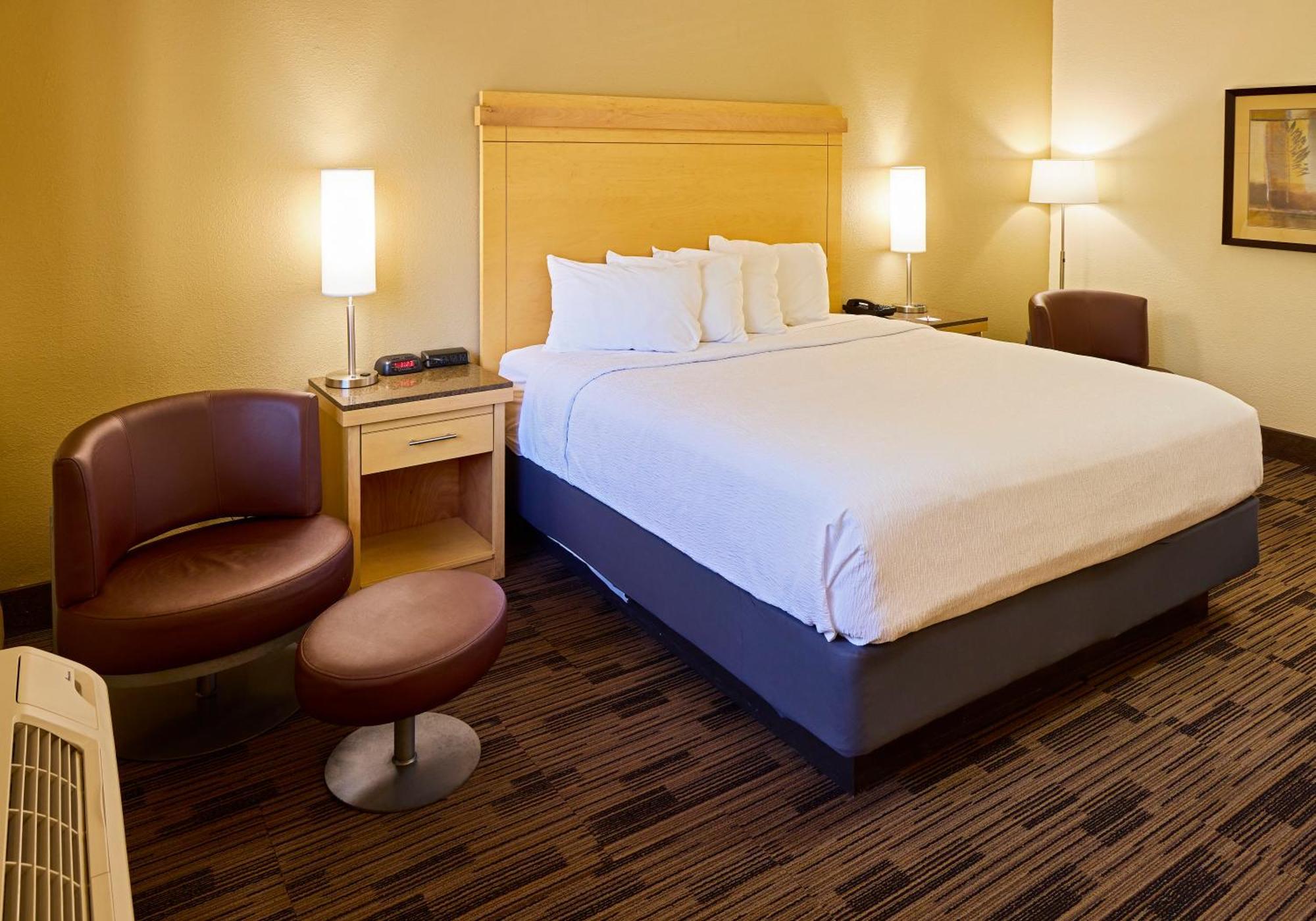 Livinn Hotel Minneapolis South / Burnsville Exterior photo