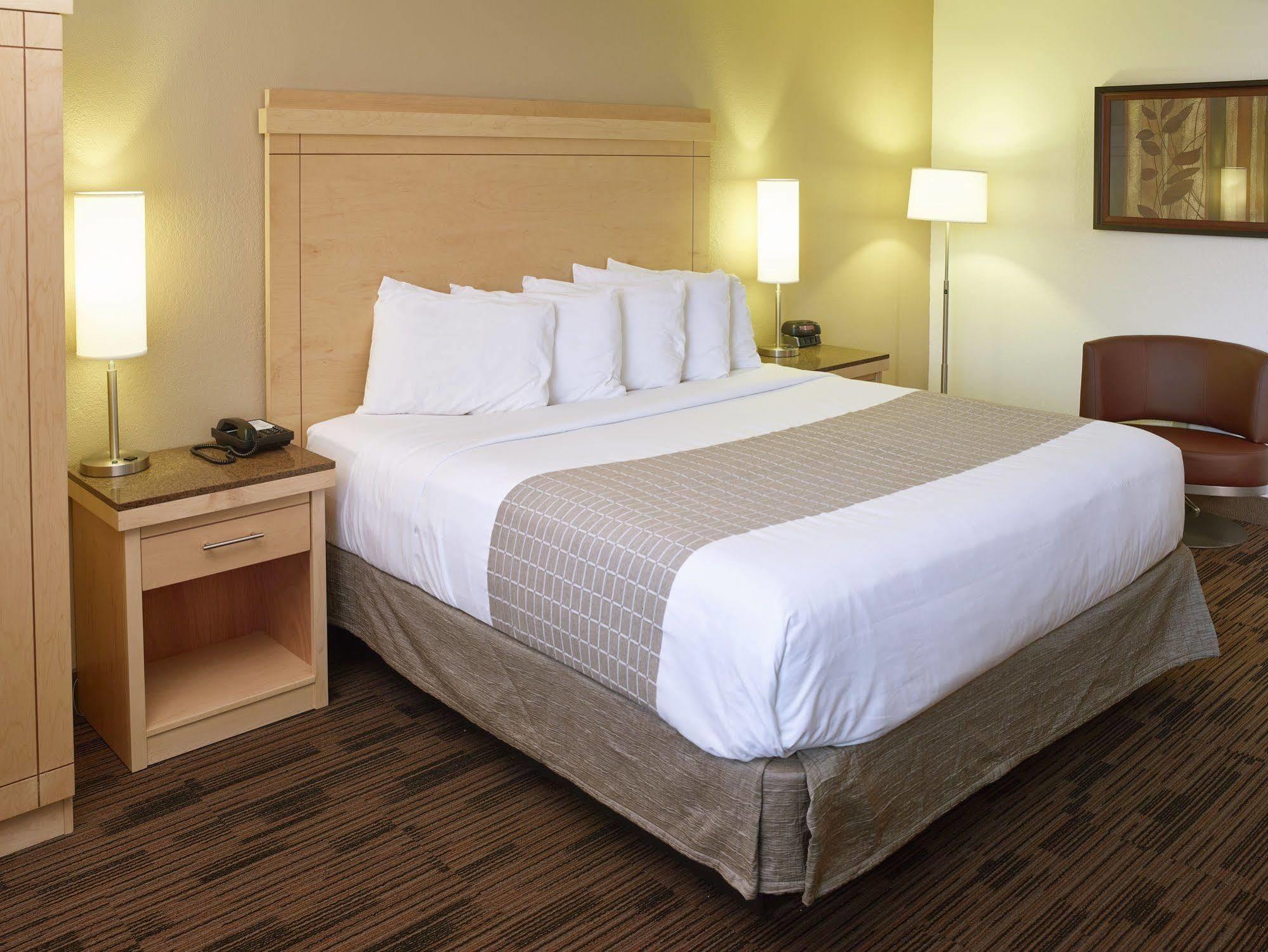 Livinn Hotel Minneapolis South / Burnsville Exterior photo